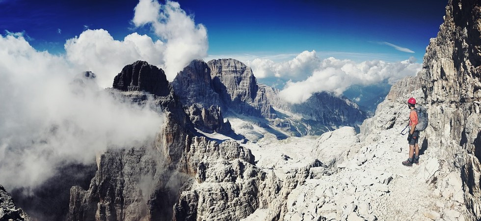 Via delle bocchette centrali e alte Dolomiti di Brenta - Foto Riccardo Pasciucco (Wikipedia) Via delle bocchette centrali e alte Dolomiti di Brenta - Foto Riccardo Pasciucco (Wikipedia)